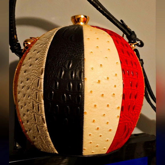 Multi-Color Leather Purse, Basketball 🏀 Shap, w/Handed & Shoulder Strap - Picture 10 of 11